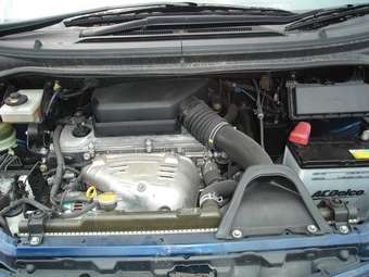 2003 Toyota Estima Pictures