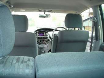 2003 Toyota Estima Pics