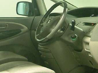 2003 Toyota Estima Pictures