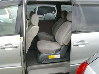 2003 Toyota Estima Pictures