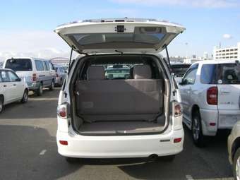 2003 Toyota Estima Photos