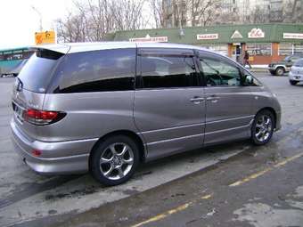 2003 Toyota Estima Pictures
