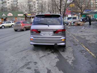 2003 Toyota Estima Photos