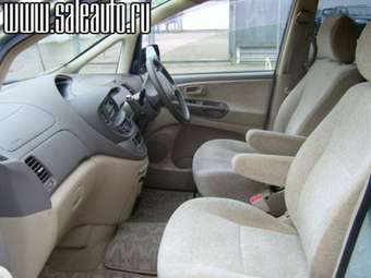 2003 Toyota Estima Images