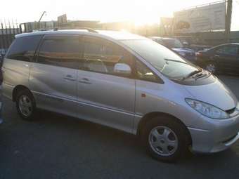 2003 Toyota Estima Photos