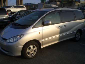 2003 Toyota Estima Photos