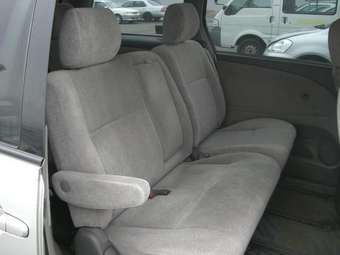 2003 Toyota Estima Photos