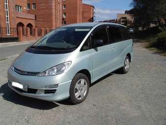 2003 Toyota Estima Pictures