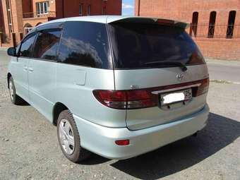 2003 Toyota Estima Pics