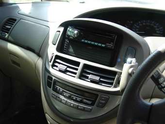 2003 Toyota Estima Pictures