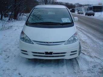 2003 Toyota Estima Photos