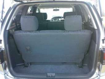 2003 Toyota Estima Photos