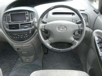 2003 Toyota Estima Pictures