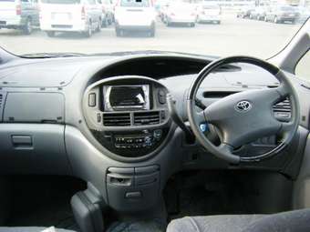 2003 Toyota Estima Images