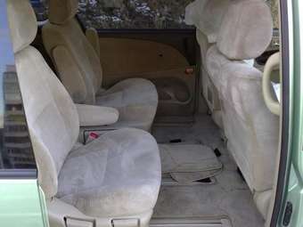 2003 Toyota Estima Pictures