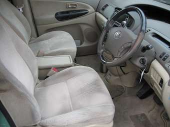 2003 Toyota Estima Pictures