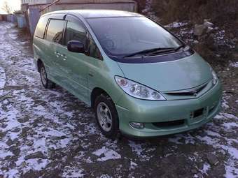 2003 Toyota Estima Pictures