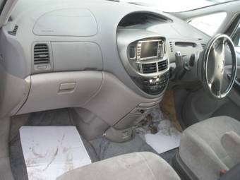 2003 Toyota Estima Pictures