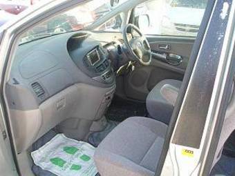 2003 Toyota Estima Pictures