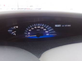 2003 Toyota Estima Pics