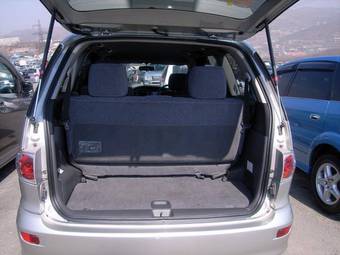 2003 Toyota Estima Photos