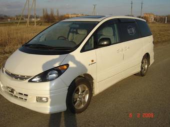2003 Toyota Estima Photos
