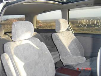 2003 Toyota Estima Photos