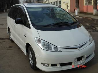 2003 Toyota Estima Photos