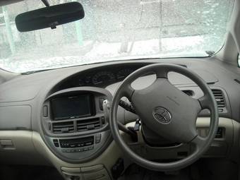 2003 Toyota Estima Images