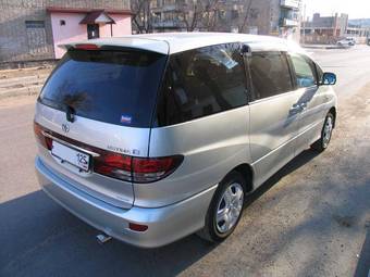 2003 Toyota Estima Pictures