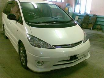 2003 Toyota Estima Pictures