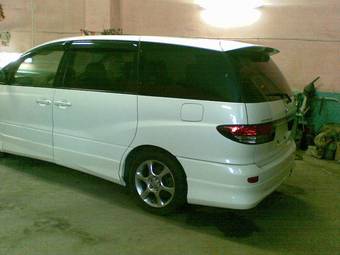 2003 Toyota Estima Pictures
