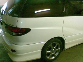 2003 Toyota Estima Pictures