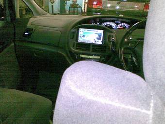 2003 Toyota Estima Photos