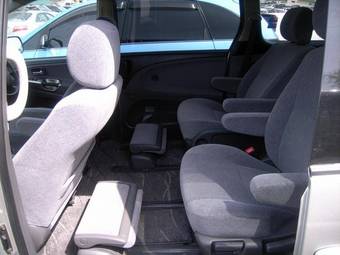 2003 Toyota Estima Photos