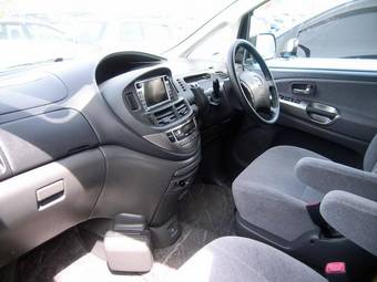 2003 Toyota Estima Pictures