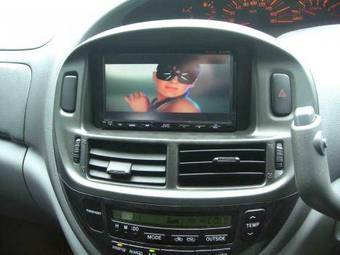 2003 Toyota Estima Photos
