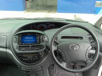 2003 Toyota Estima Pictures