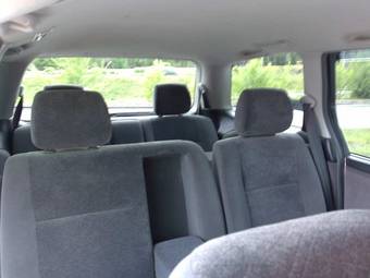 2003 Toyota Estima Photos