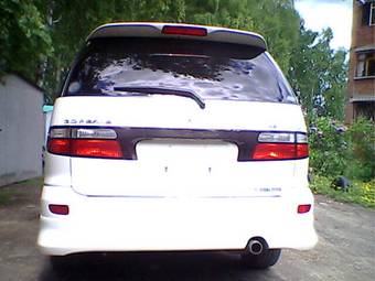 2003 Toyota Estima Photos