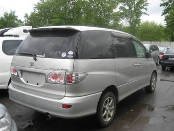 2003 Toyota Estima Photos