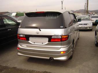 2003 Toyota Estima Photos