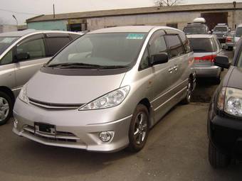 2003 Toyota Estima Pictures