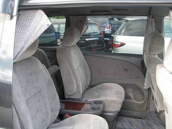 2003 Toyota Estima Pictures