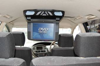 2003 Toyota Estima Pictures