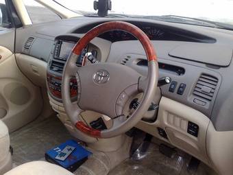 2003 Toyota Estima Pictures