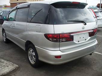 2003 Toyota Estima Photos