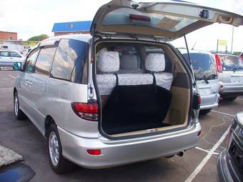 2003 Toyota Estima Pictures