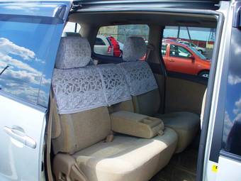 2003 Toyota Estima Photos