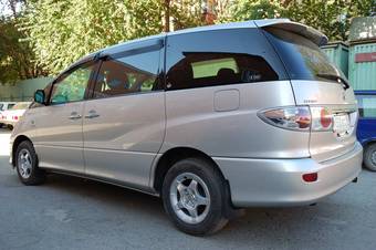 2003 Toyota Estima Photos